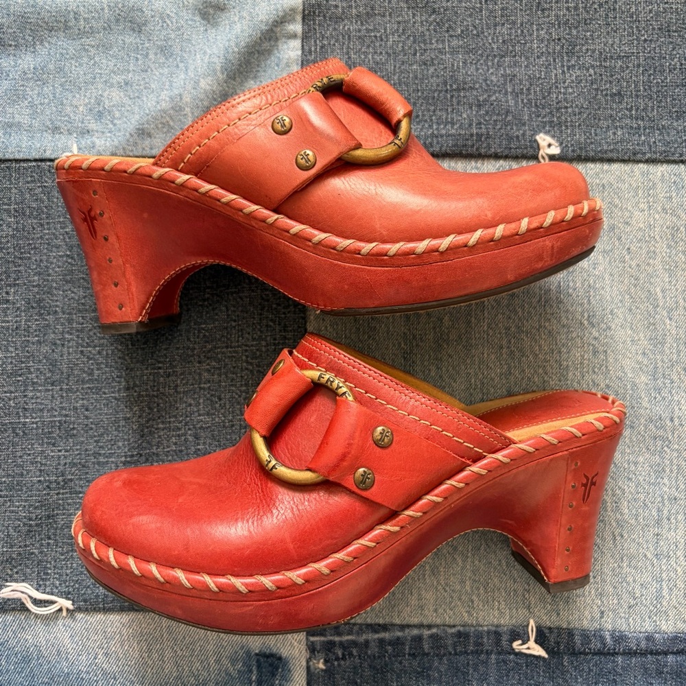 Frye Boots Charlotte Ring SlipOn Clogs Mules Distressed Red Leather Size 5.5